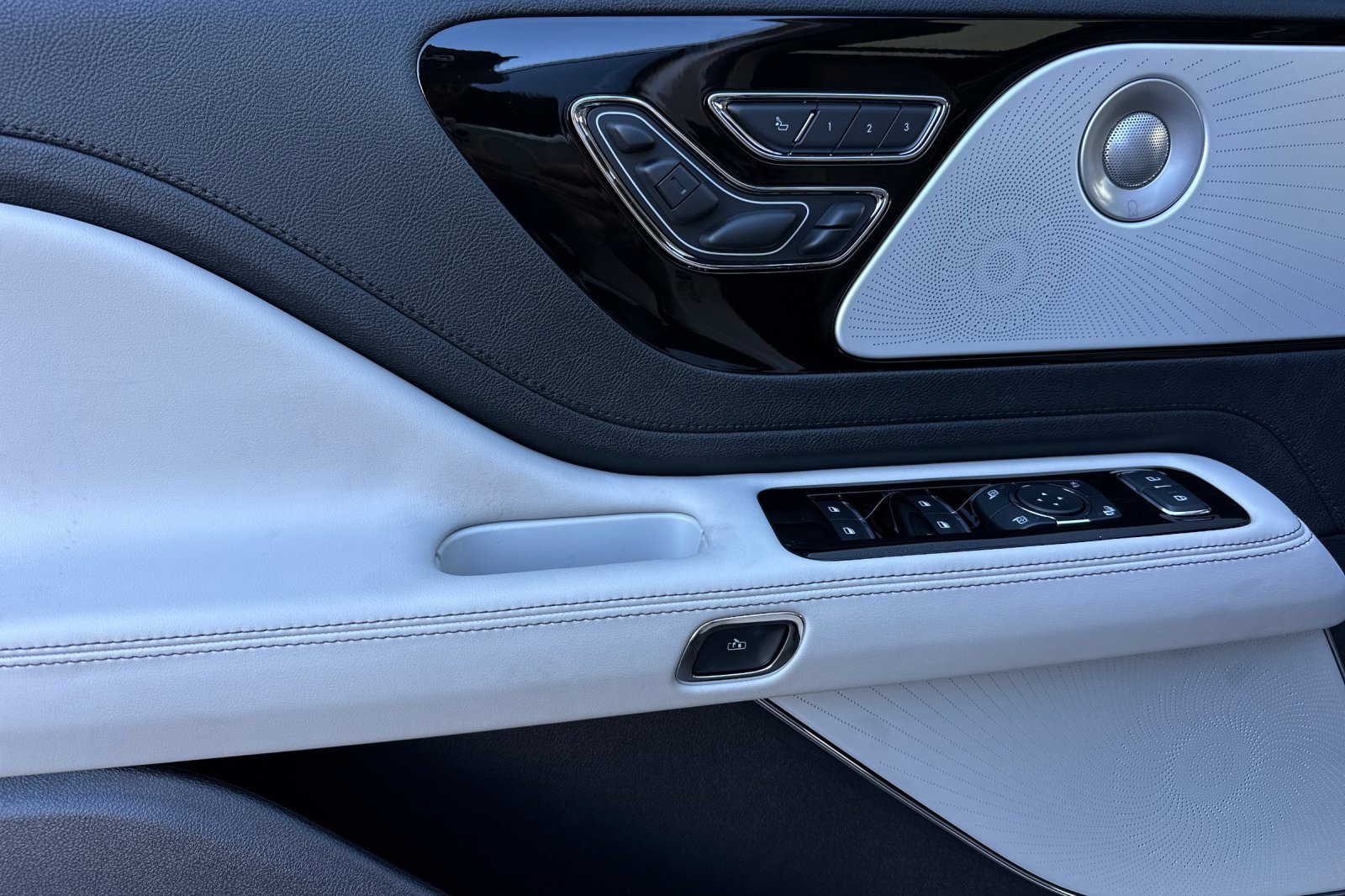 New 2025 Lincoln Aviator Reserve w/ Equipment Group 201A image 10