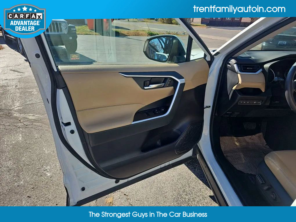 Used 2021 Toyota RAV4 XLE Premium image 28