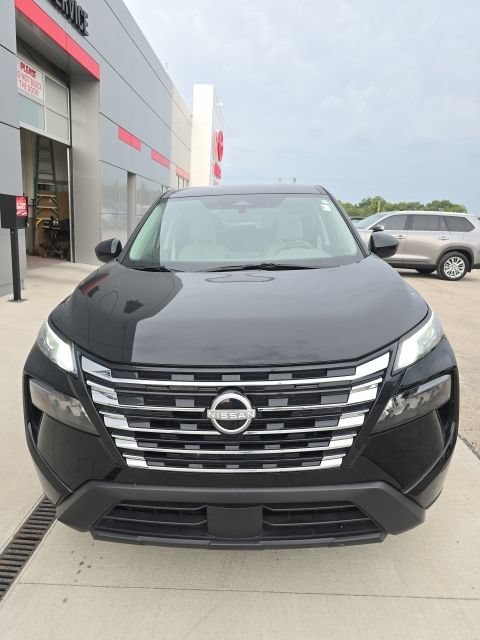 Used 2025 Nissan Rogue SV AWD/4WD image 3