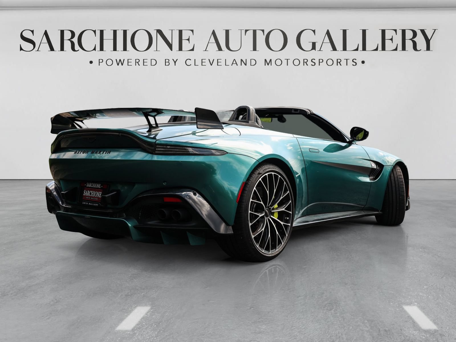Used 2023 Aston Martin V8 Vantage Roadster RWD image 17
