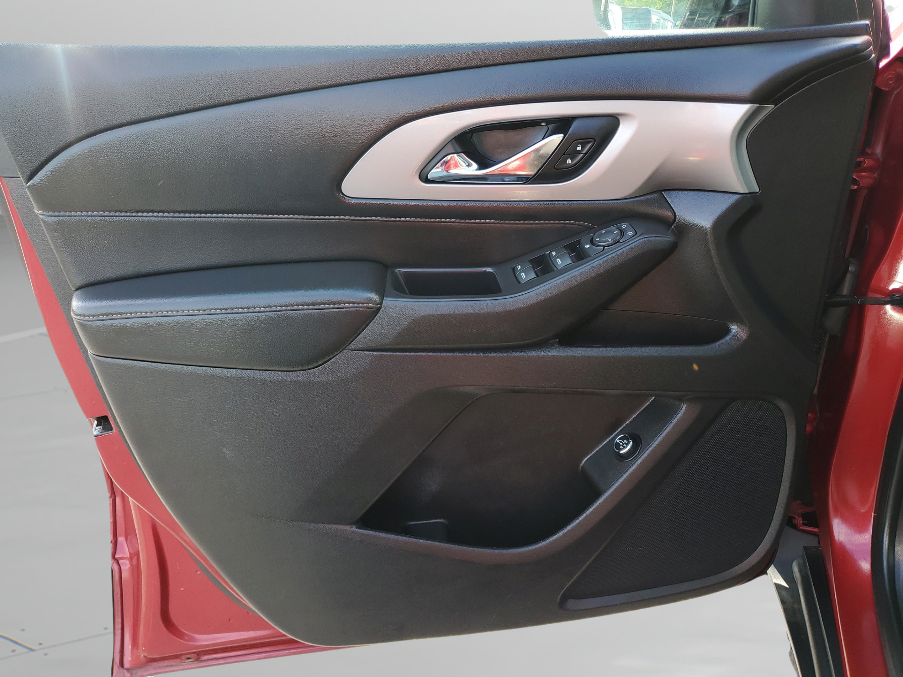 Used 2018 Chevrolet Traverse LT FWD image 19