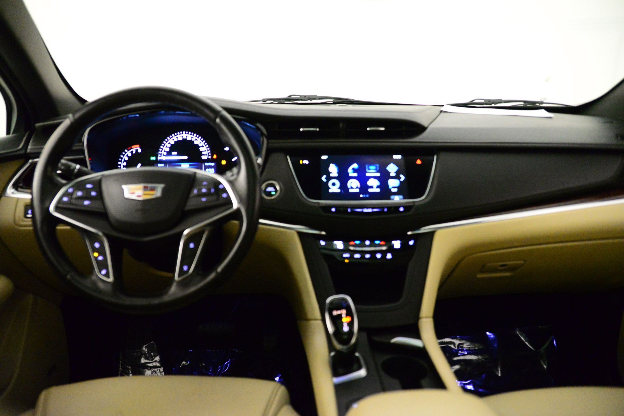 Used 2018 Cadillac XT5 Luxury w/ Driver Awareness Package image 13