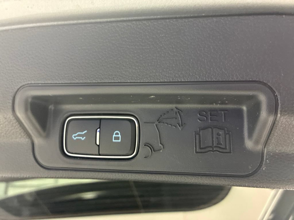 Used 2025 Ford Explorer Active AWD/4WD image 37