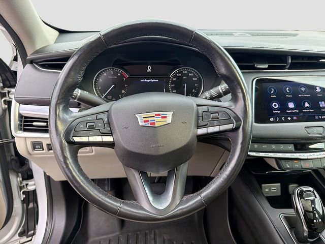 Used 2020 Cadillac XT4 Luxury w/ Cold Weather Package image 12