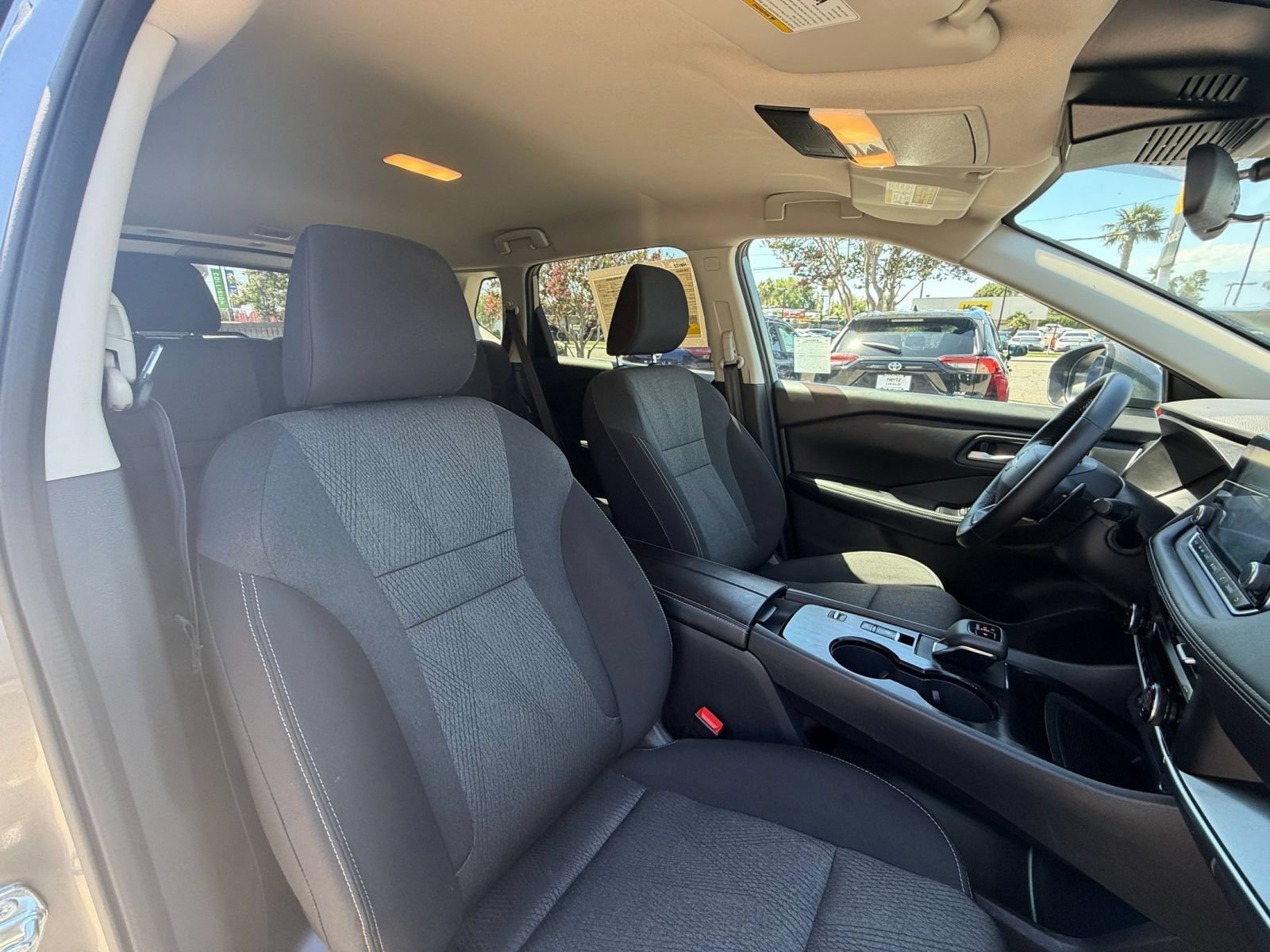 Used 2025 Nissan Rogue SV FWD image 38