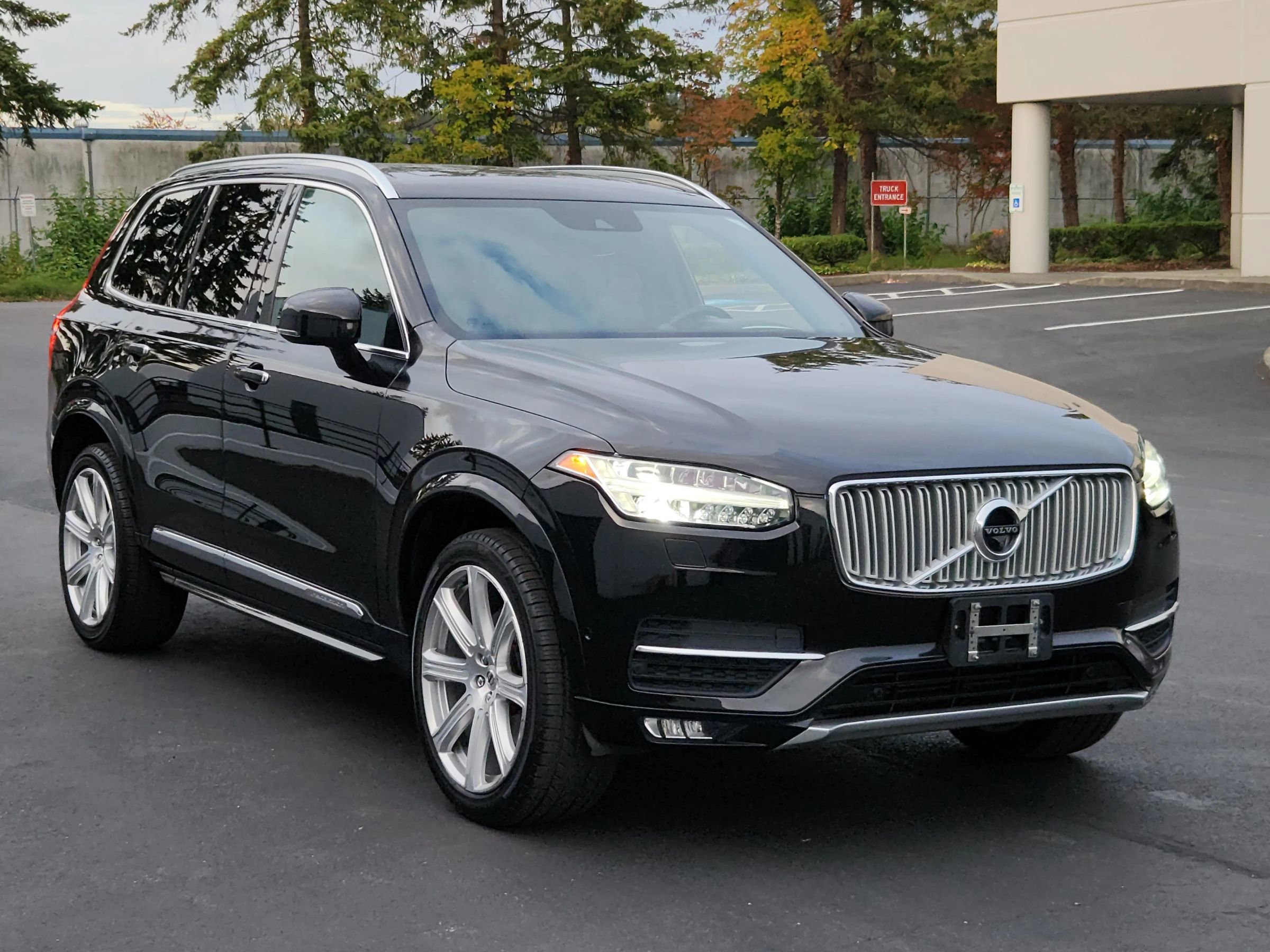 Used 2016 Volvo XC90 T6 Inscription w/ Vision Package AWD/4WD image 5