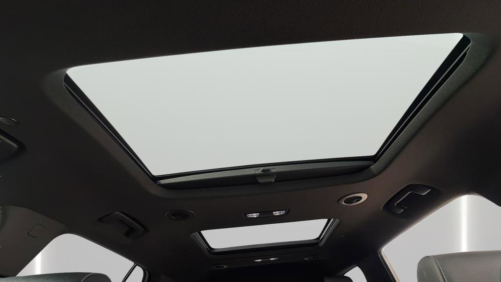 Used 2023 Chevrolet Traverse RS image 27