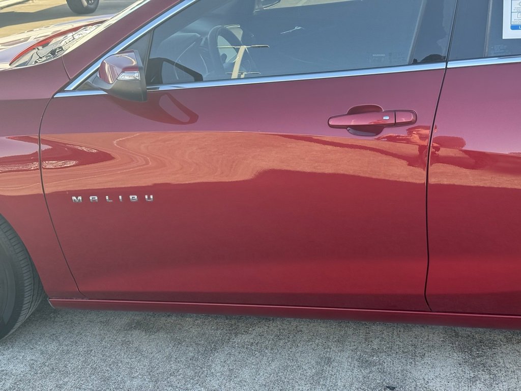 Used 2016 Chevrolet Malibu LT image 18