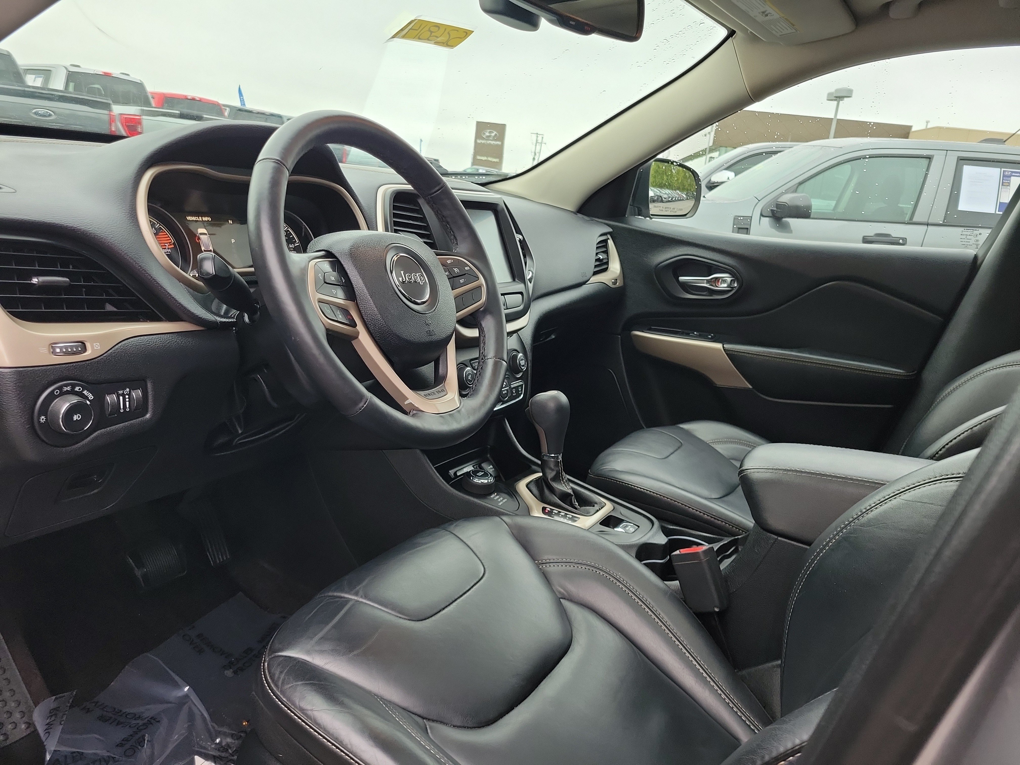 Used 2017 Jeep Cherokee Limited AWD/4WD image 19