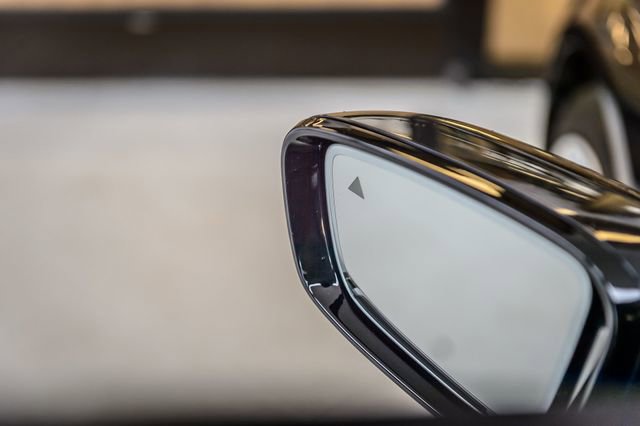 Used 2019 BMW 740i w/ Executive Package image 51