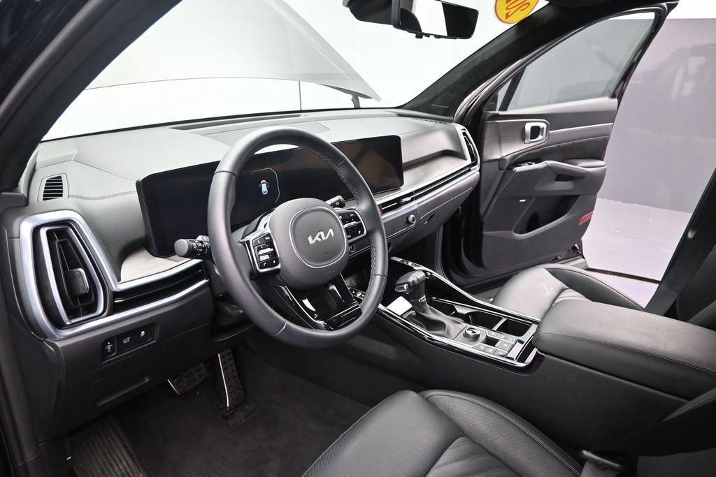 Certified 2025 Kia Sorento SX Prestige AWD/4WD image 20