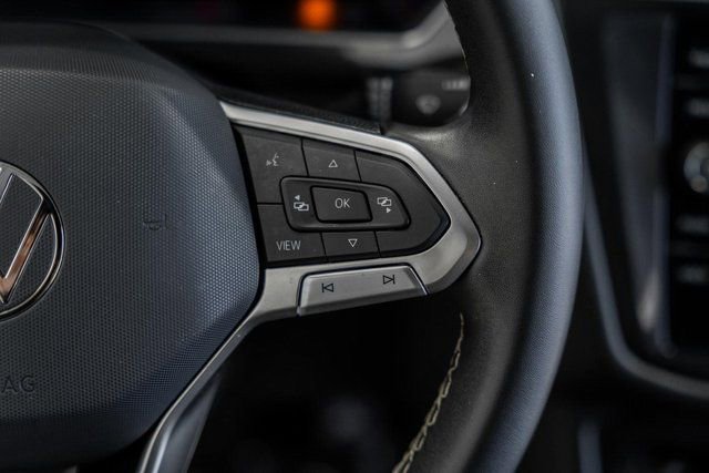 Used 2022 Volkswagen Tiguan SE w/ Panoramic Sunroof Package image 26