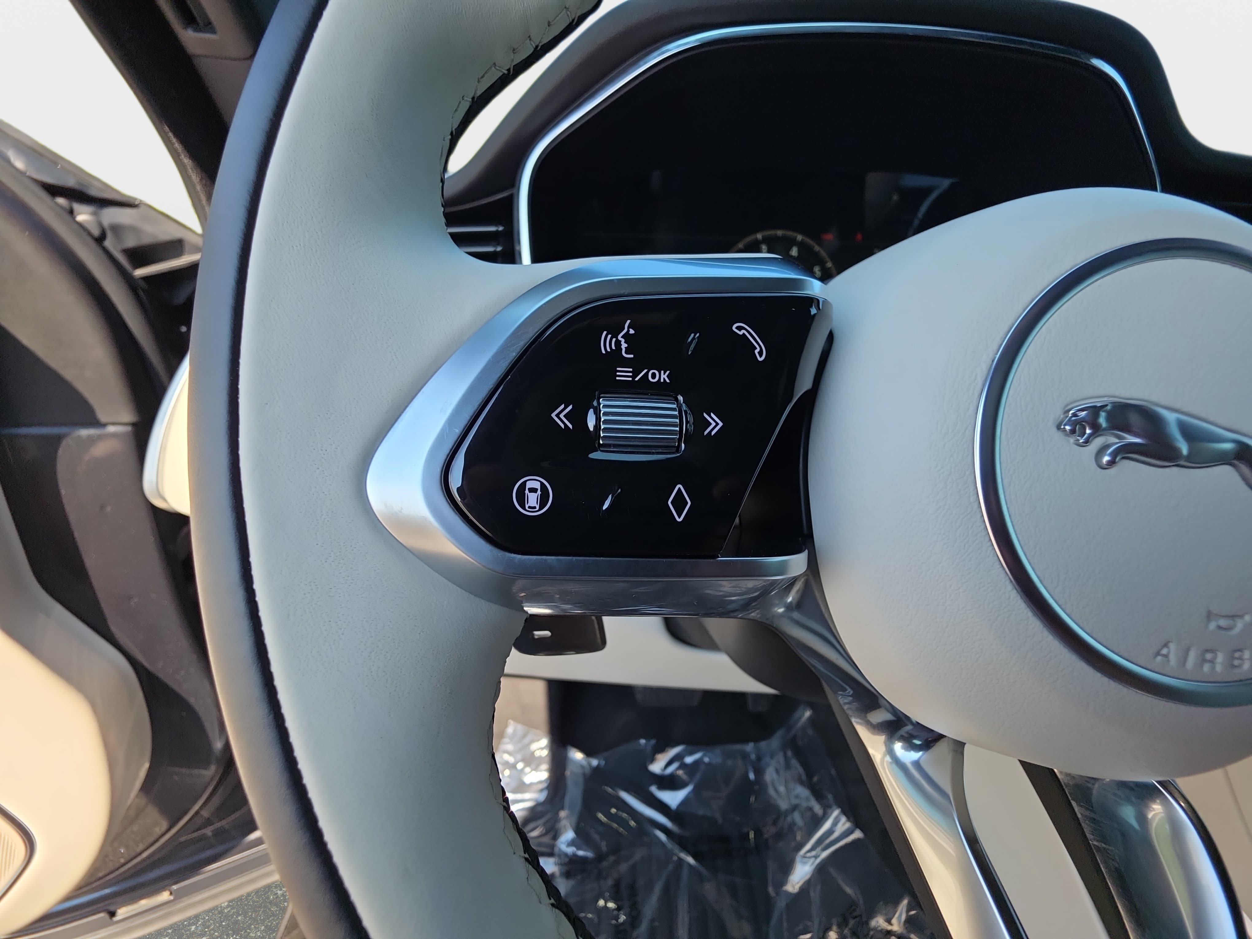 Used 2026 Jaguar F-PACE R-Dynamic S AWD/4WD image 17
