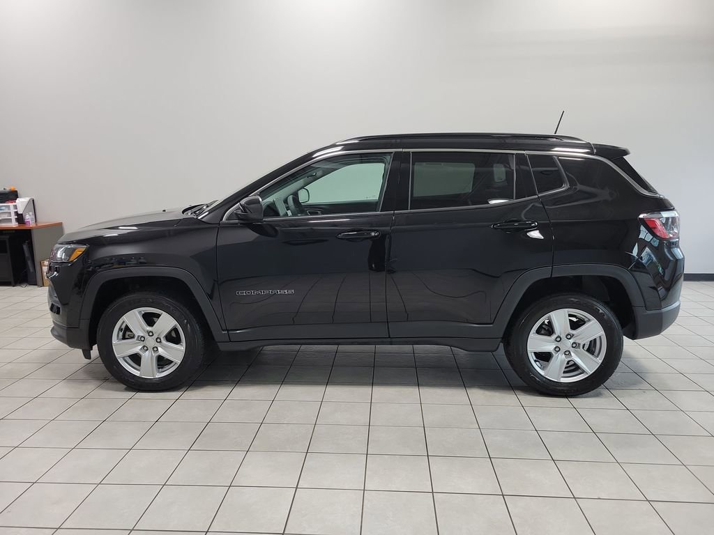 Certified 2022 Jeep Compass Latitude w/ Sun and Sound Group AWD/4WD image 8