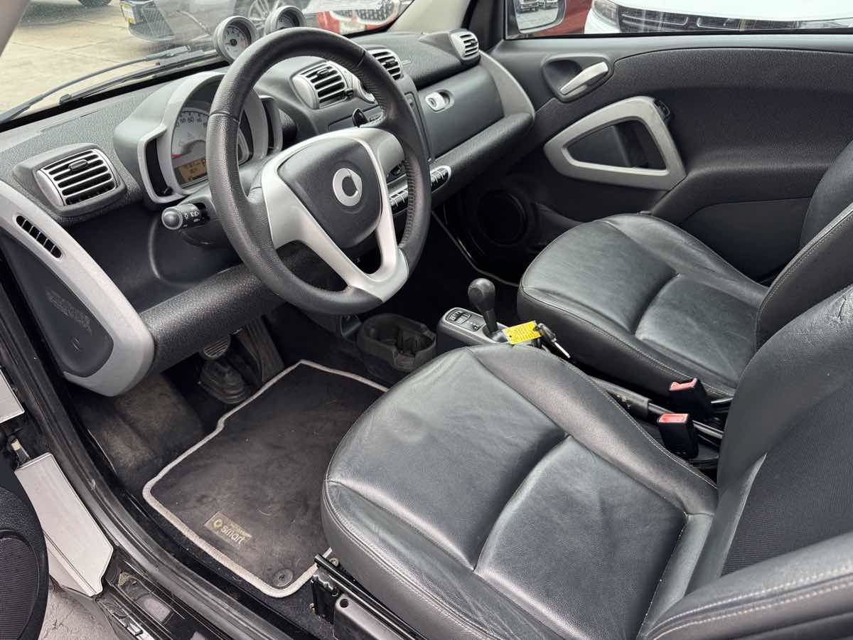 Used 2009 smart fortwo passion RWD image 16