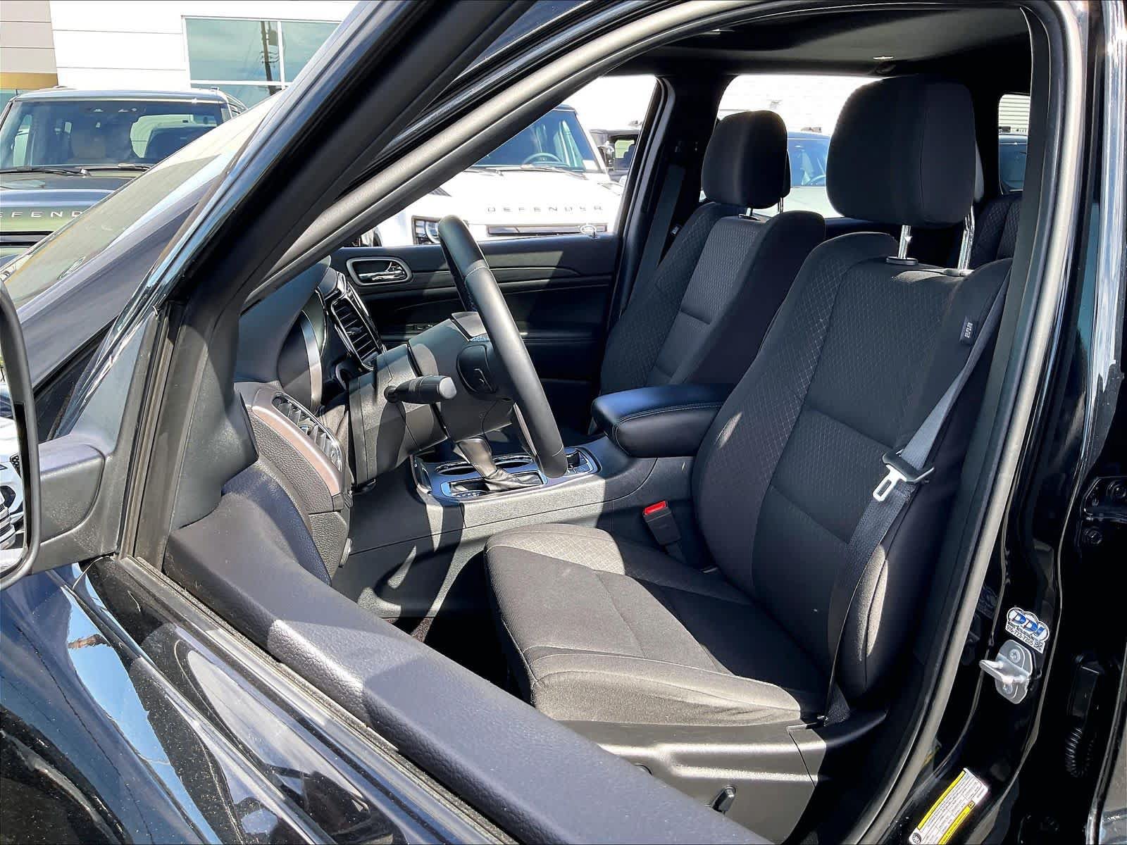 Used 2019 Jeep Grand Cherokee Laredo AWD/4WD image 29