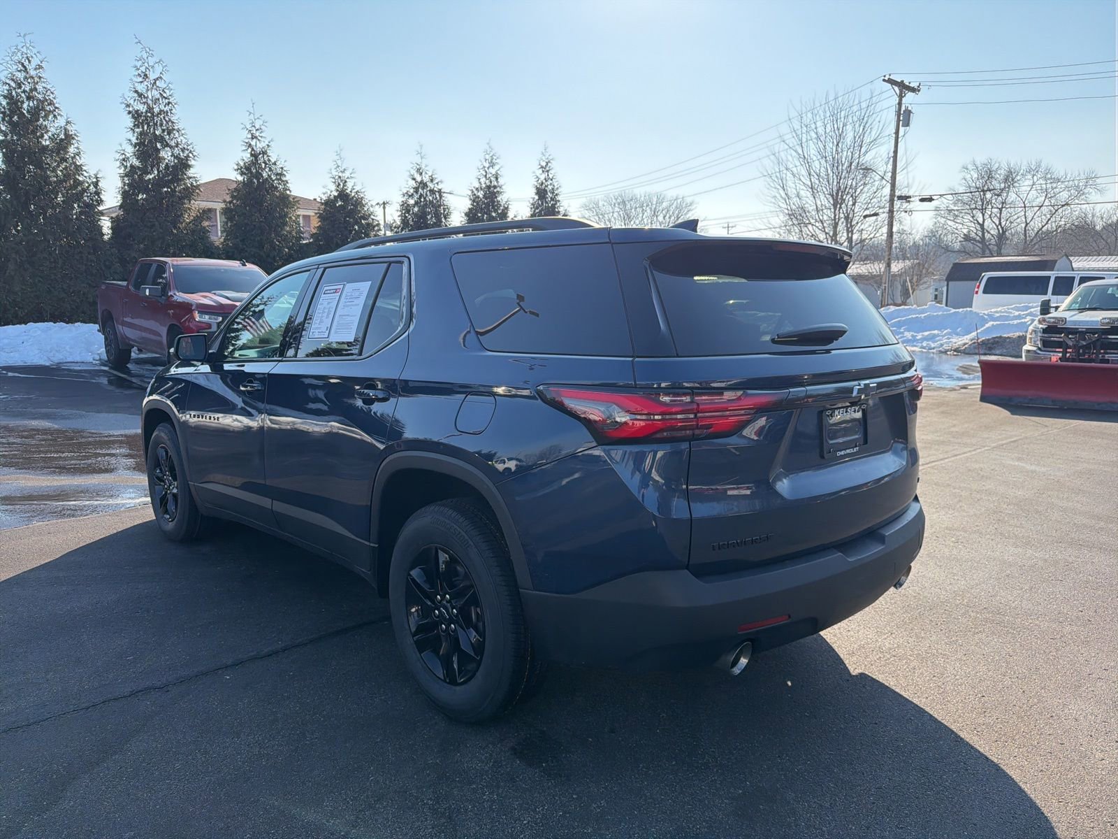 Used 2023 Chevrolet Traverse LT image 3