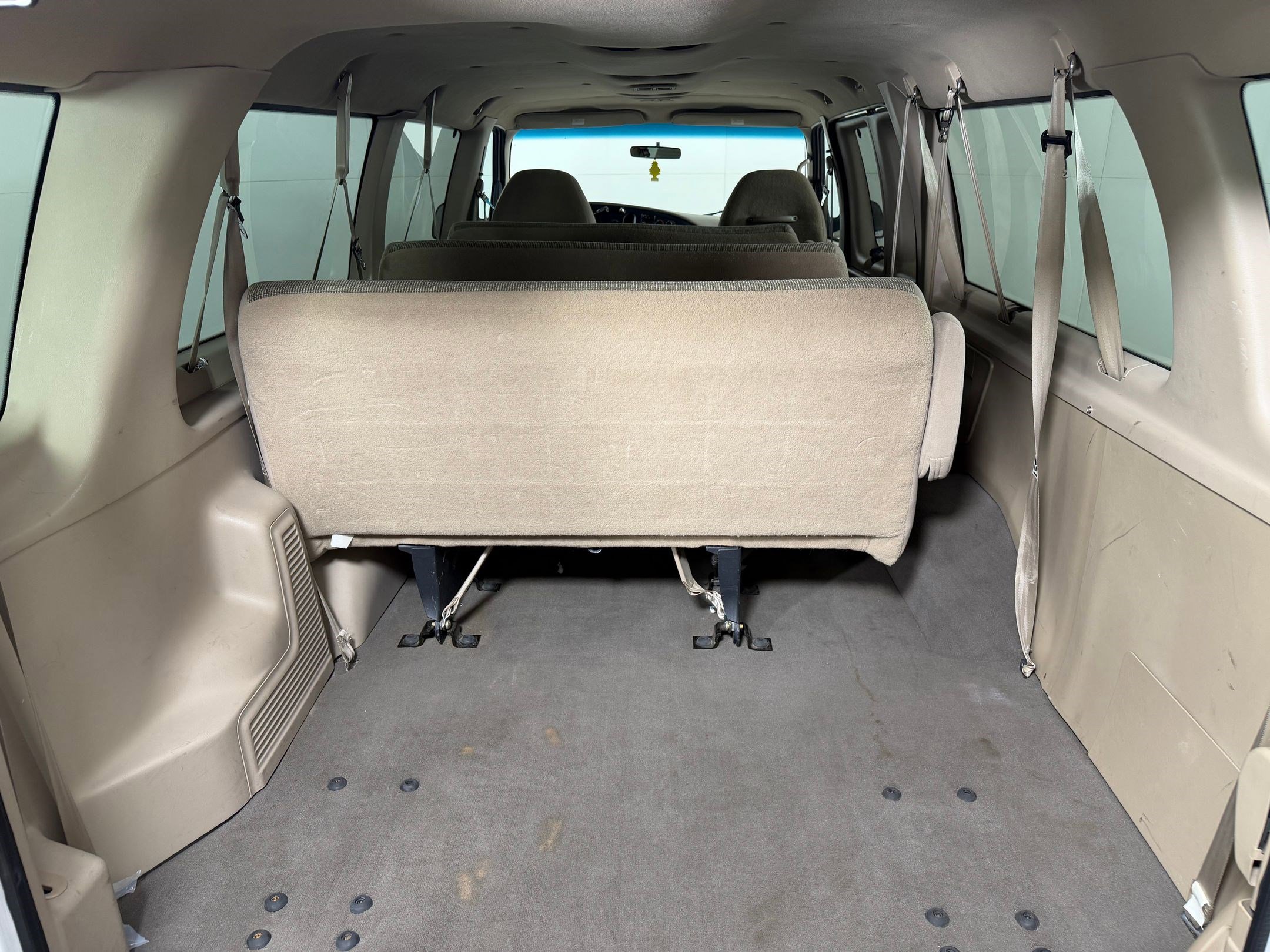 Used 2001 Ford E-350 and Econoline 350 Club Wagon image 28