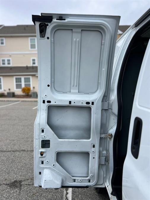 Used 2018 Chevrolet Express 2500 image 32