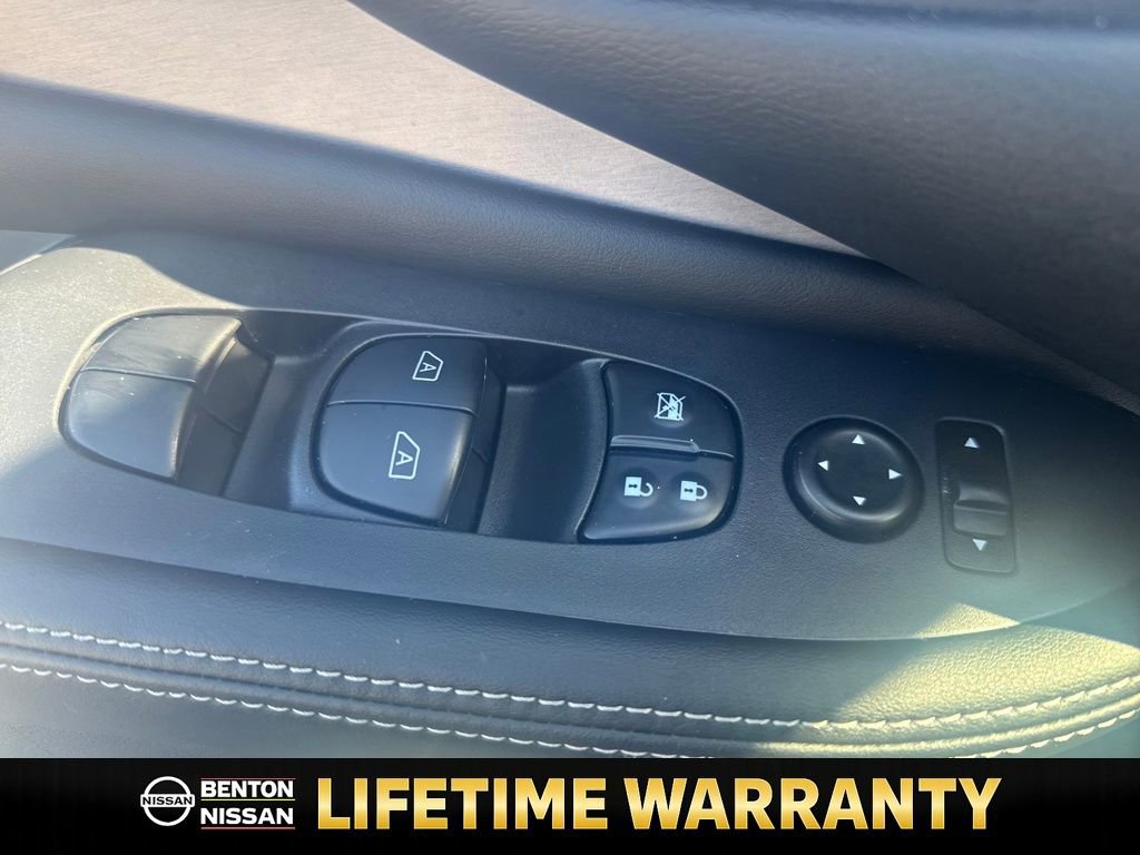 Certified 2024 Nissan Murano SV w/ SV Midnight Edition Package image 11