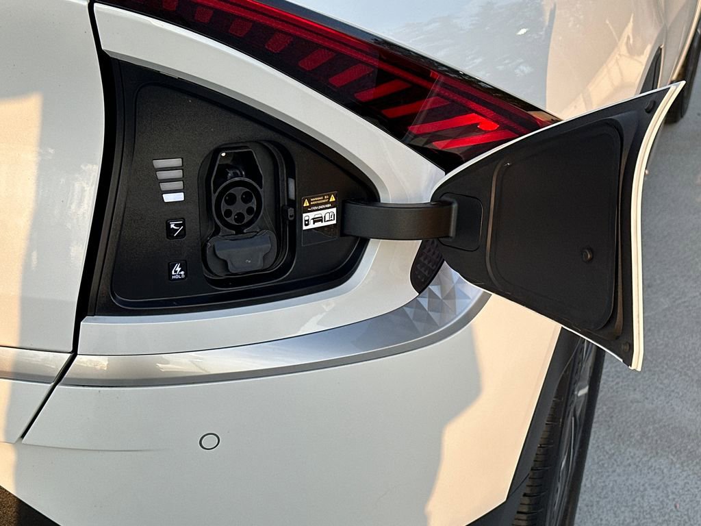 Certified 2024 Kia EV6 Light AWD/4WD image 6