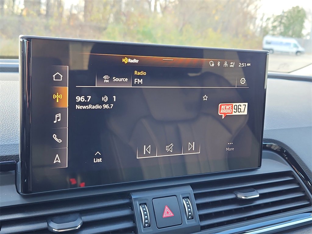 Used 2024 Audi Q5 e Premium w/ Convenience Package image 30