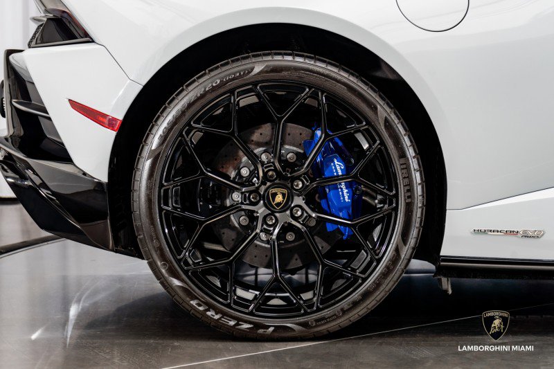 Used 2022 Lamborghini Huracan EVO image 27