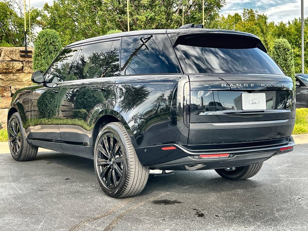 New 2027 Land Rover Range Rover Long Wheelbase SE AWD/4WD image 3