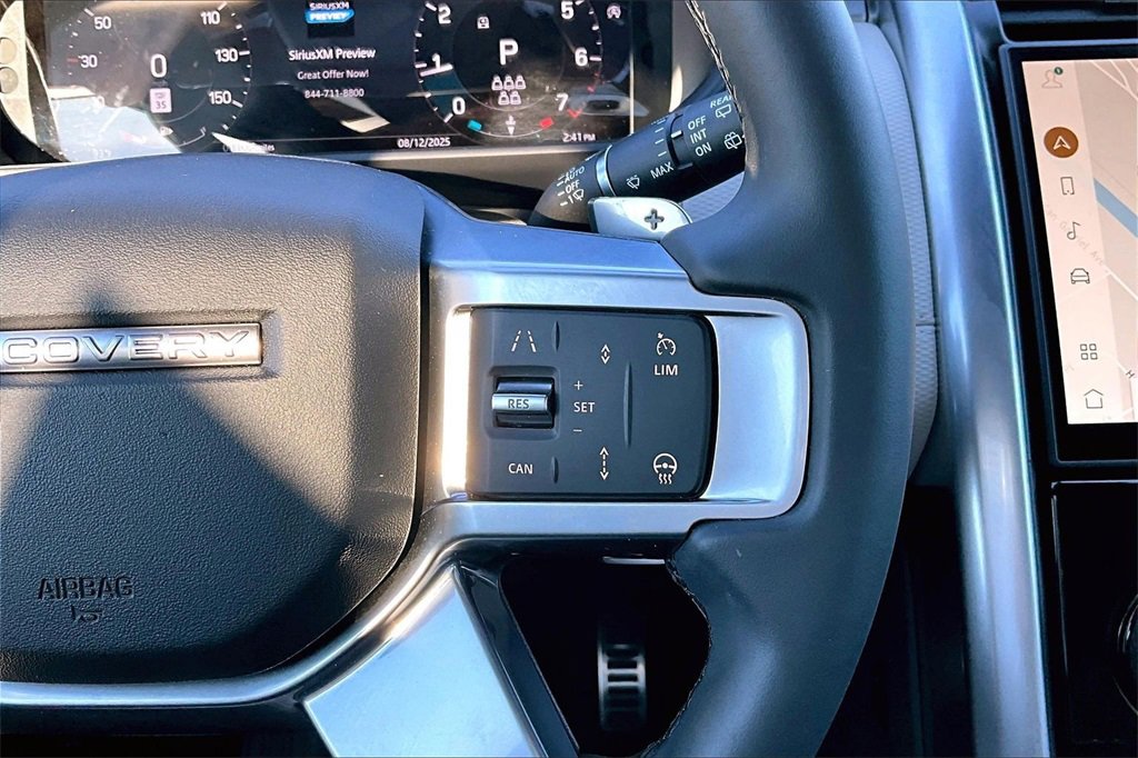 Used 2024 Land Rover Discovery Dynamic SE image 12