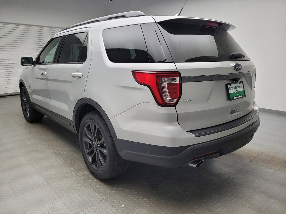 Used 2018 Ford Explorer XLT w/ Equipment Group 202A AWD/4WD image 5