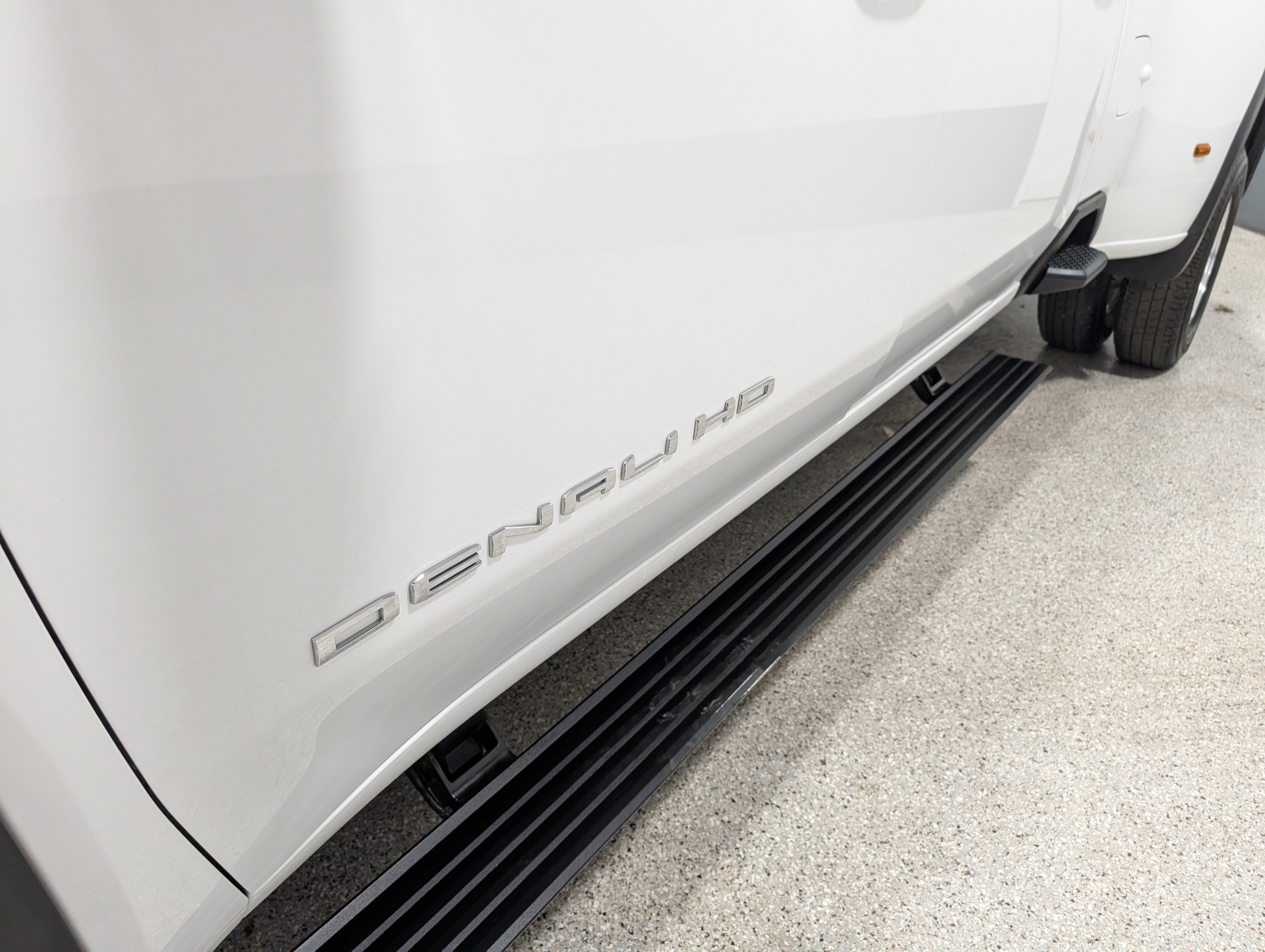 Used 2024 GMC Sierra 3500 Denali w/ Denali Reserve Package image 10