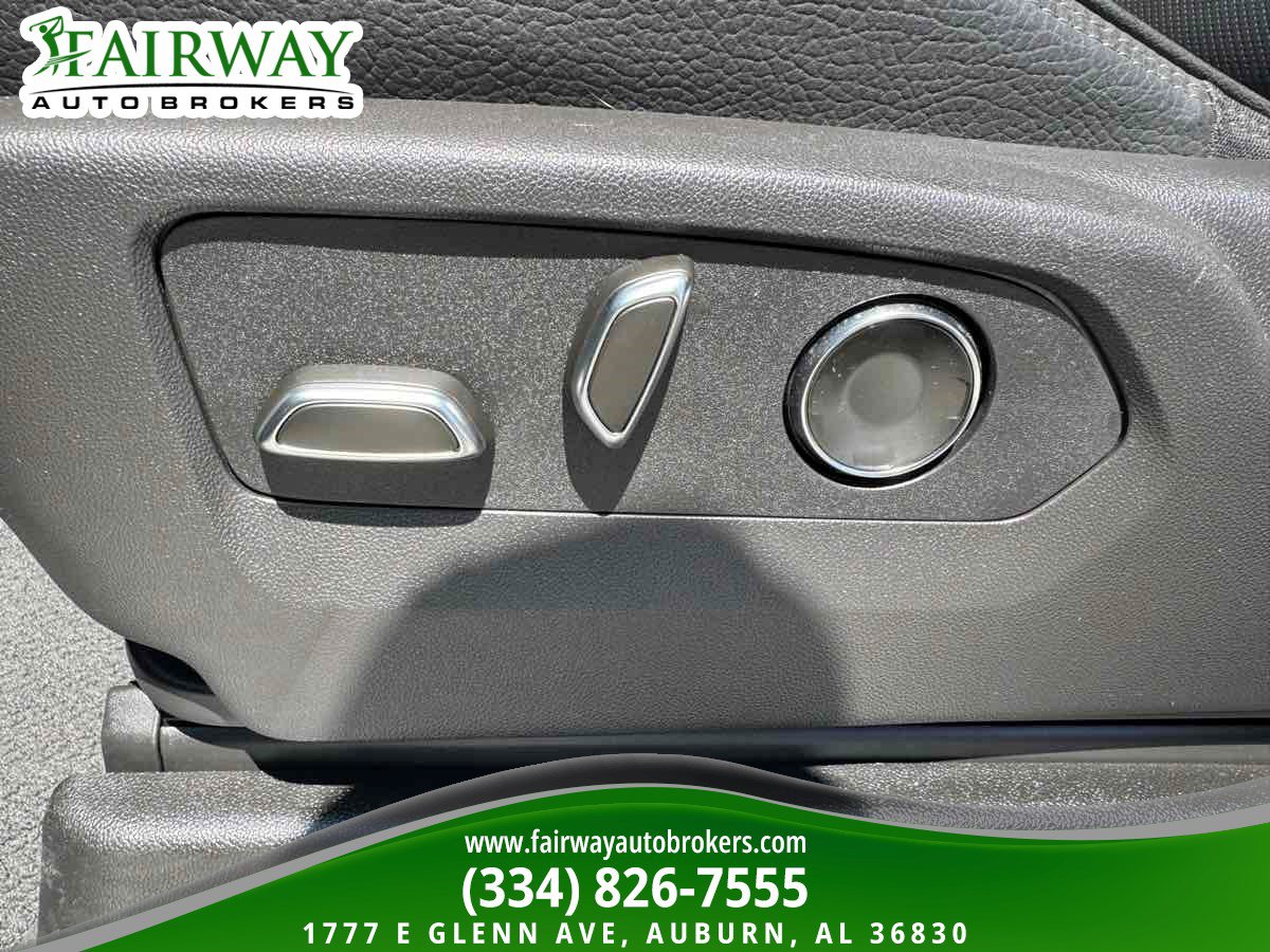Used 2025 GMC Yukon Denali AWD/4WD image 22