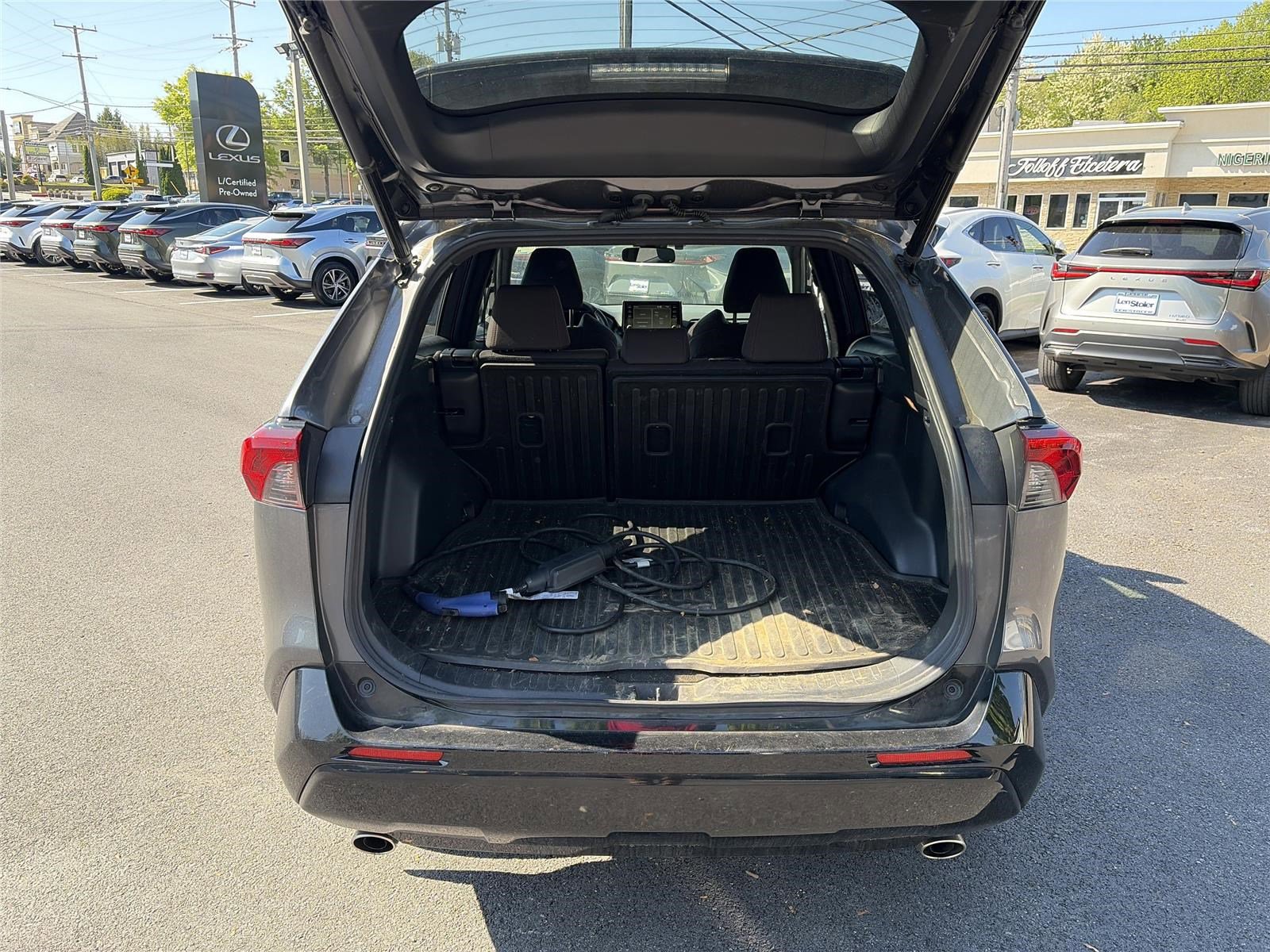 Used 2021 Toyota RAV4 SE w/ Weather & Moonroof Package AWD/4WD image 13