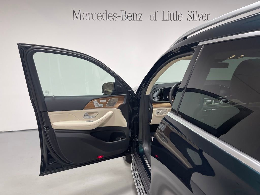 Used 2024 Mercedes-Benz GLS 450 4MATIC image 17