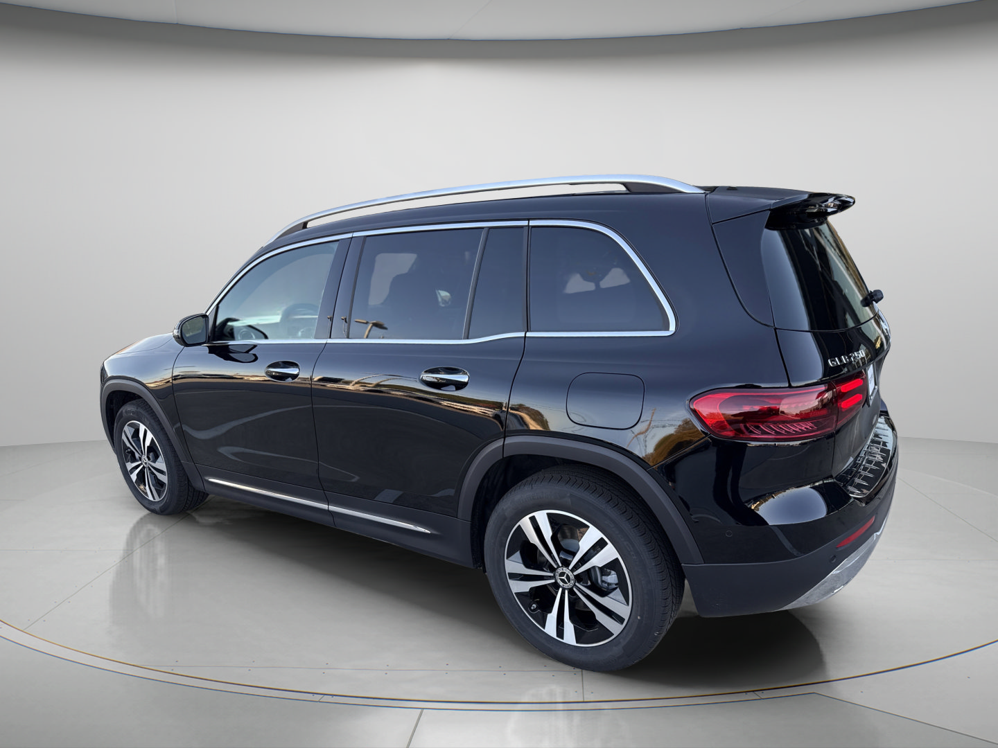 New 2026 Mercedes-Benz GLB 250 image 3