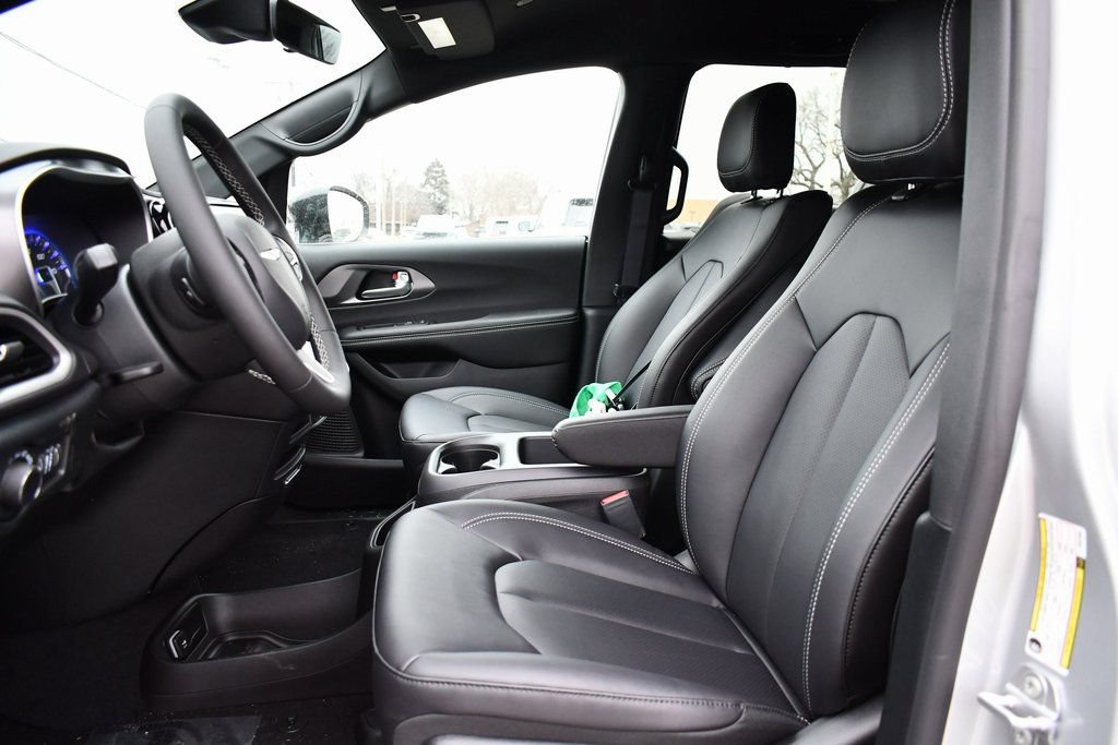 New 2026 Chrysler Voyager LX FWD image 11