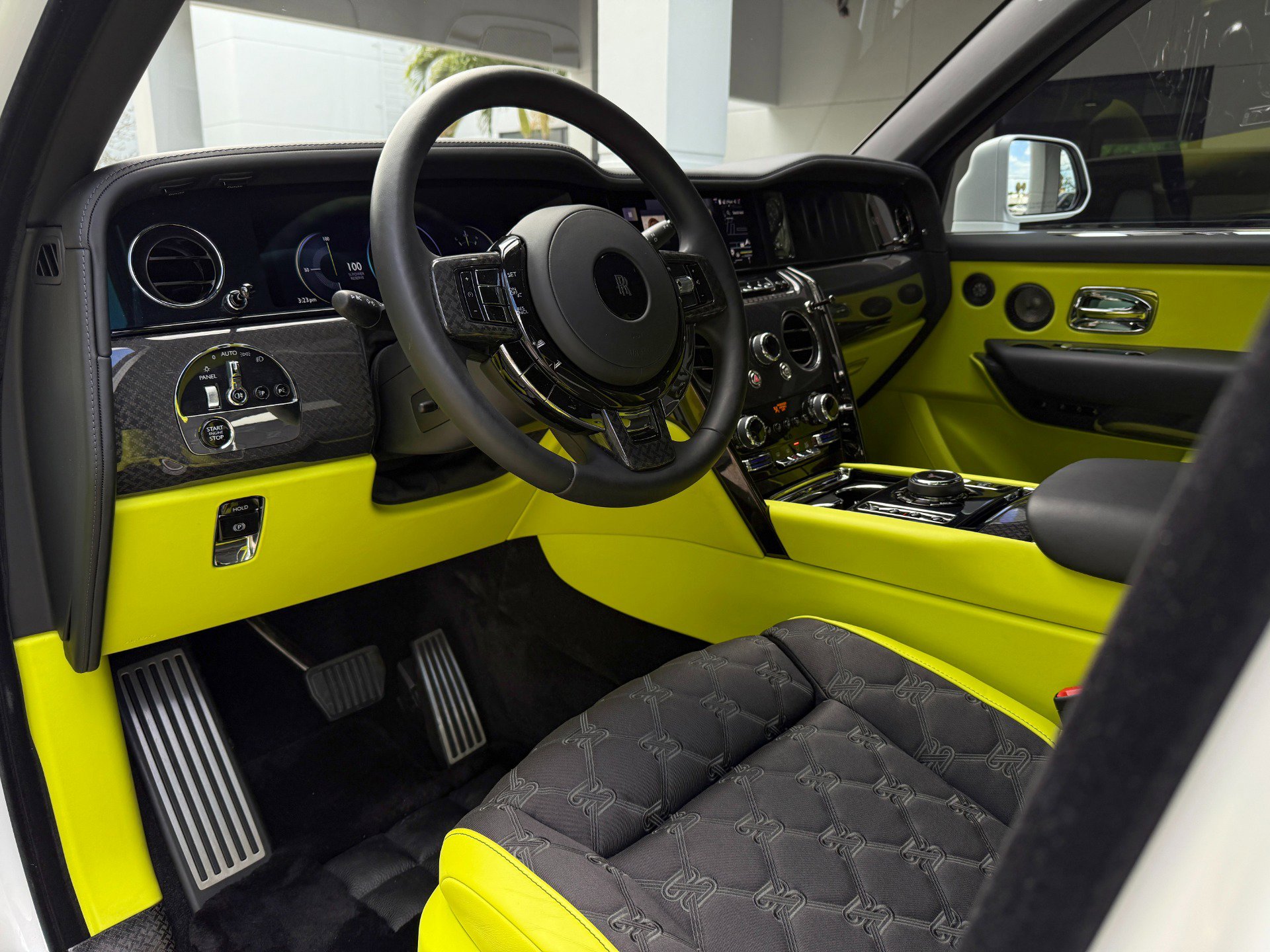 Used 2025 Rolls-Royce Cullinan Black Badge image 20