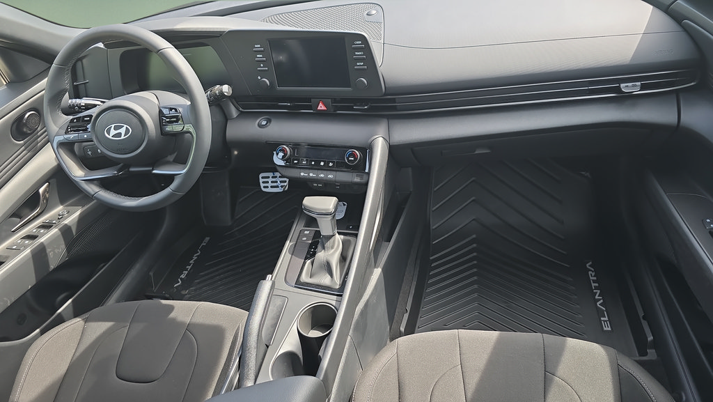 New 2026 Hyundai Elantra Sport FWD image 11