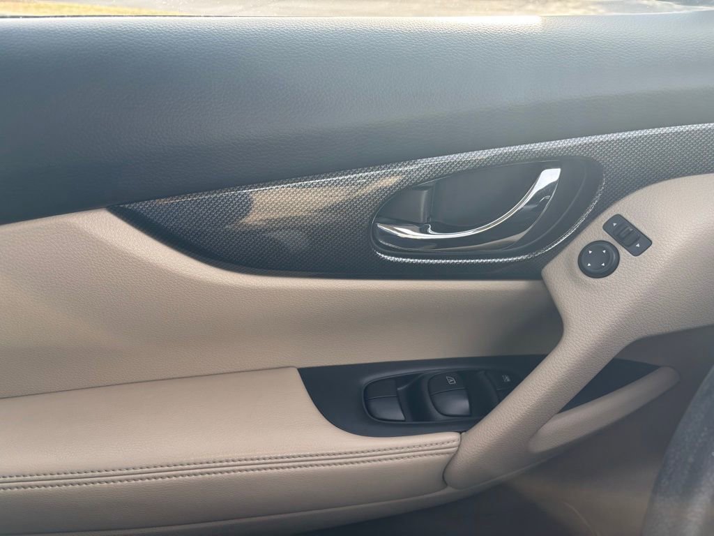 Used 2016 Nissan Rogue SL w/ SL Premium Package image 25