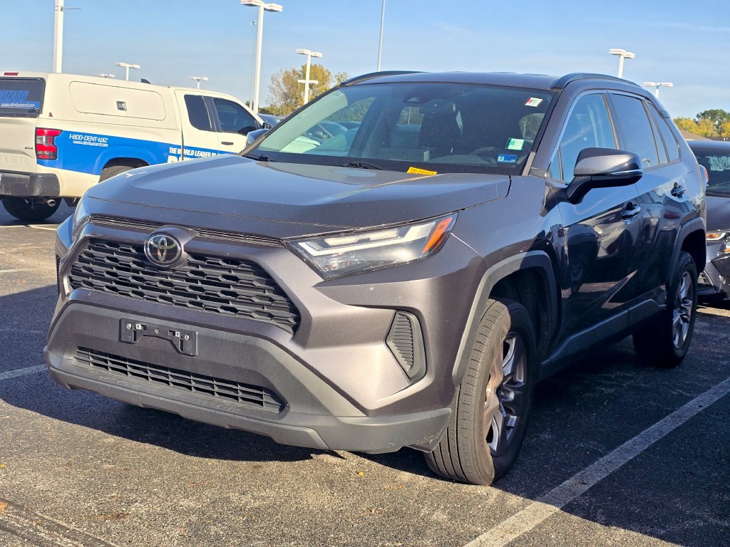 Used 2022 Toyota RAV4 XLE AWD/4WD image 4