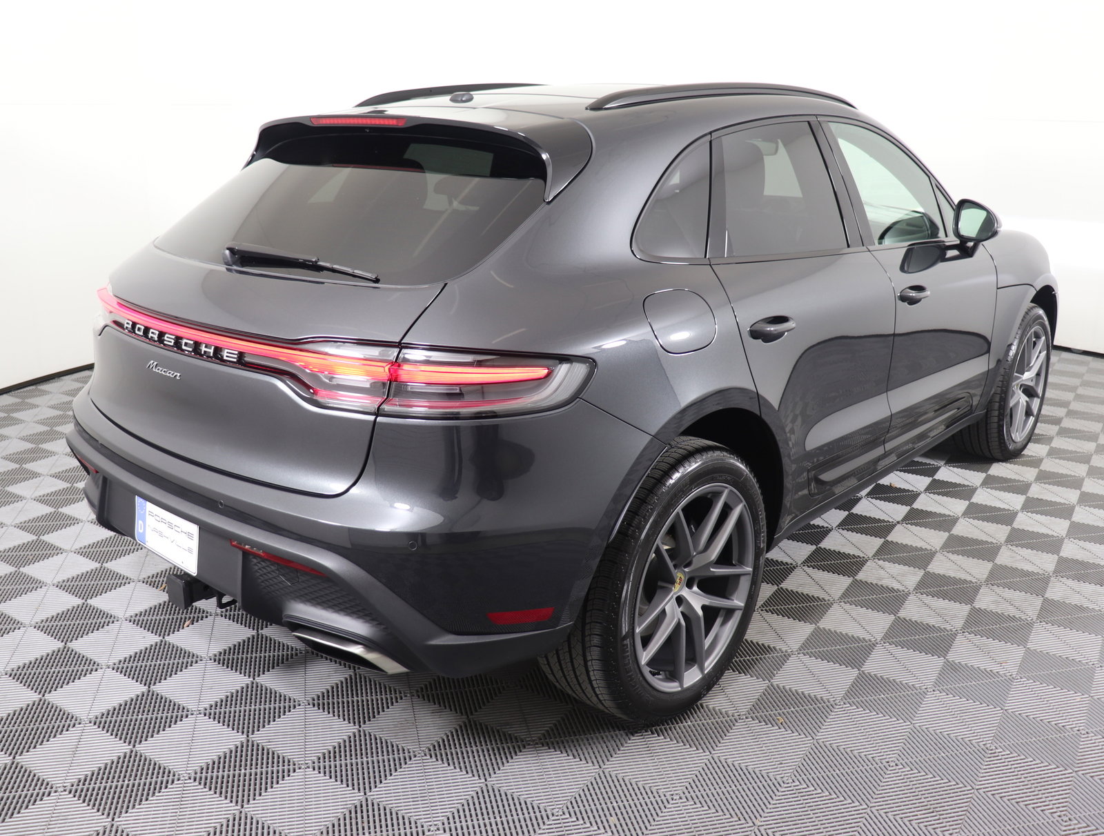 Certified 2025 Porsche Macan image 41