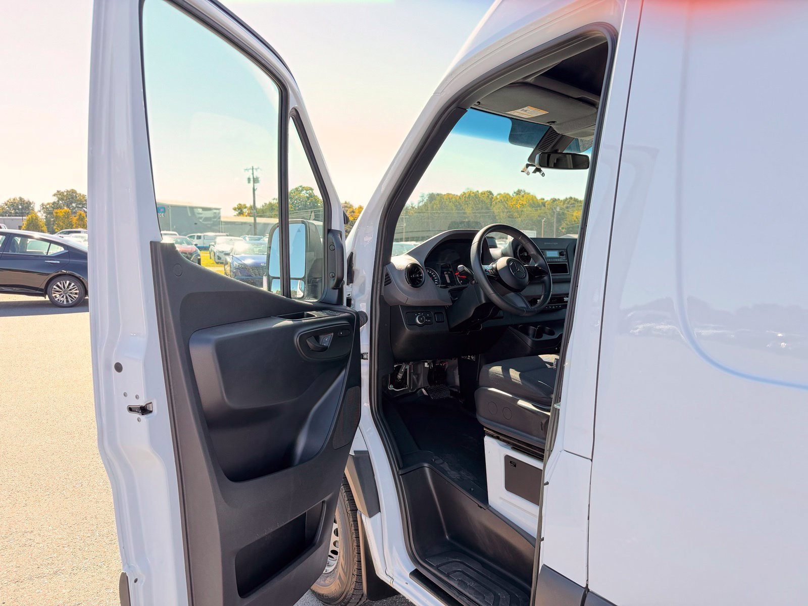 Used 2025 Mercedes-Benz Sprinter 2500 image 10