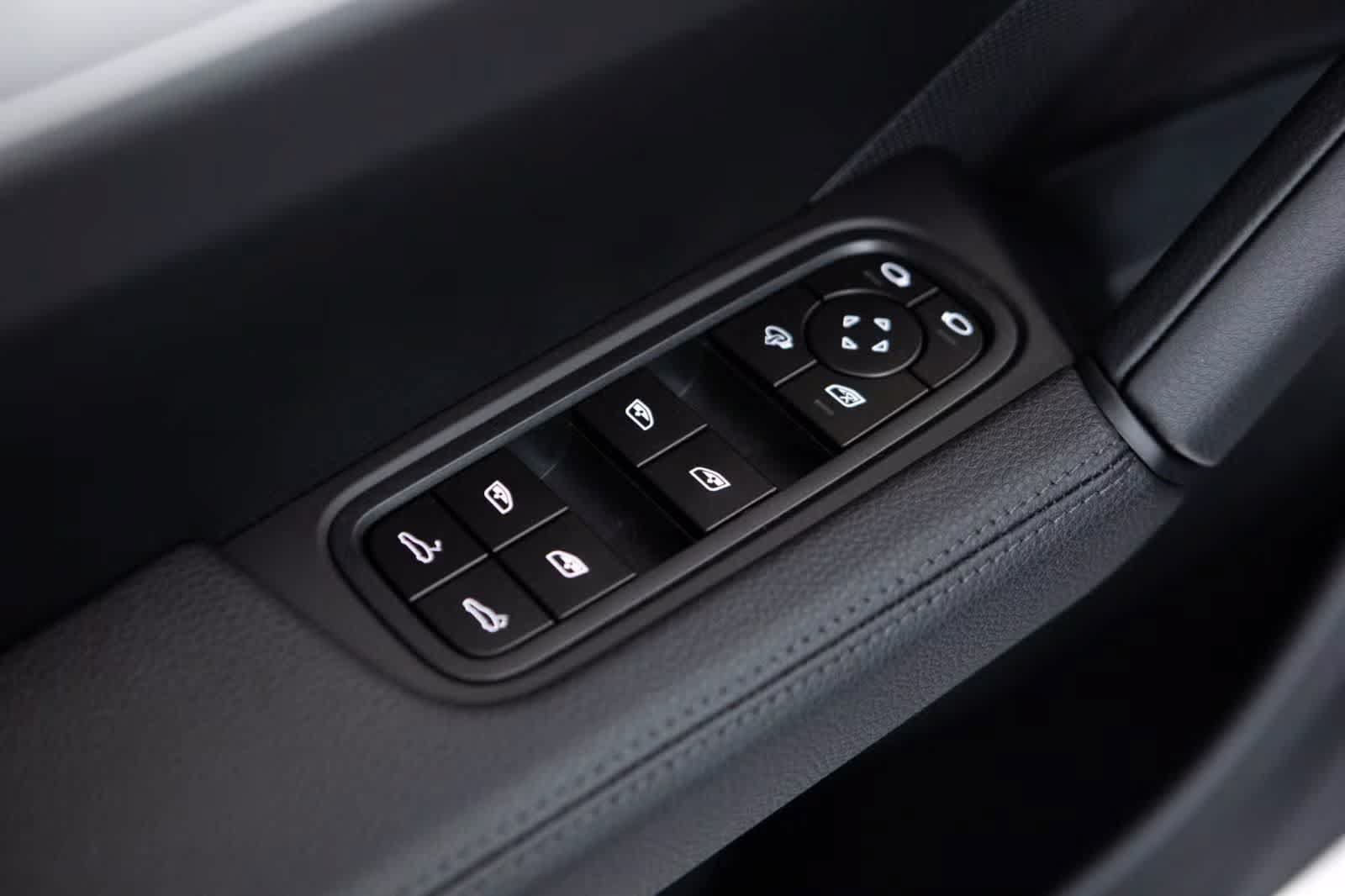 Certified 2026 Porsche Cayenne Coupe AWD/4WD image 24