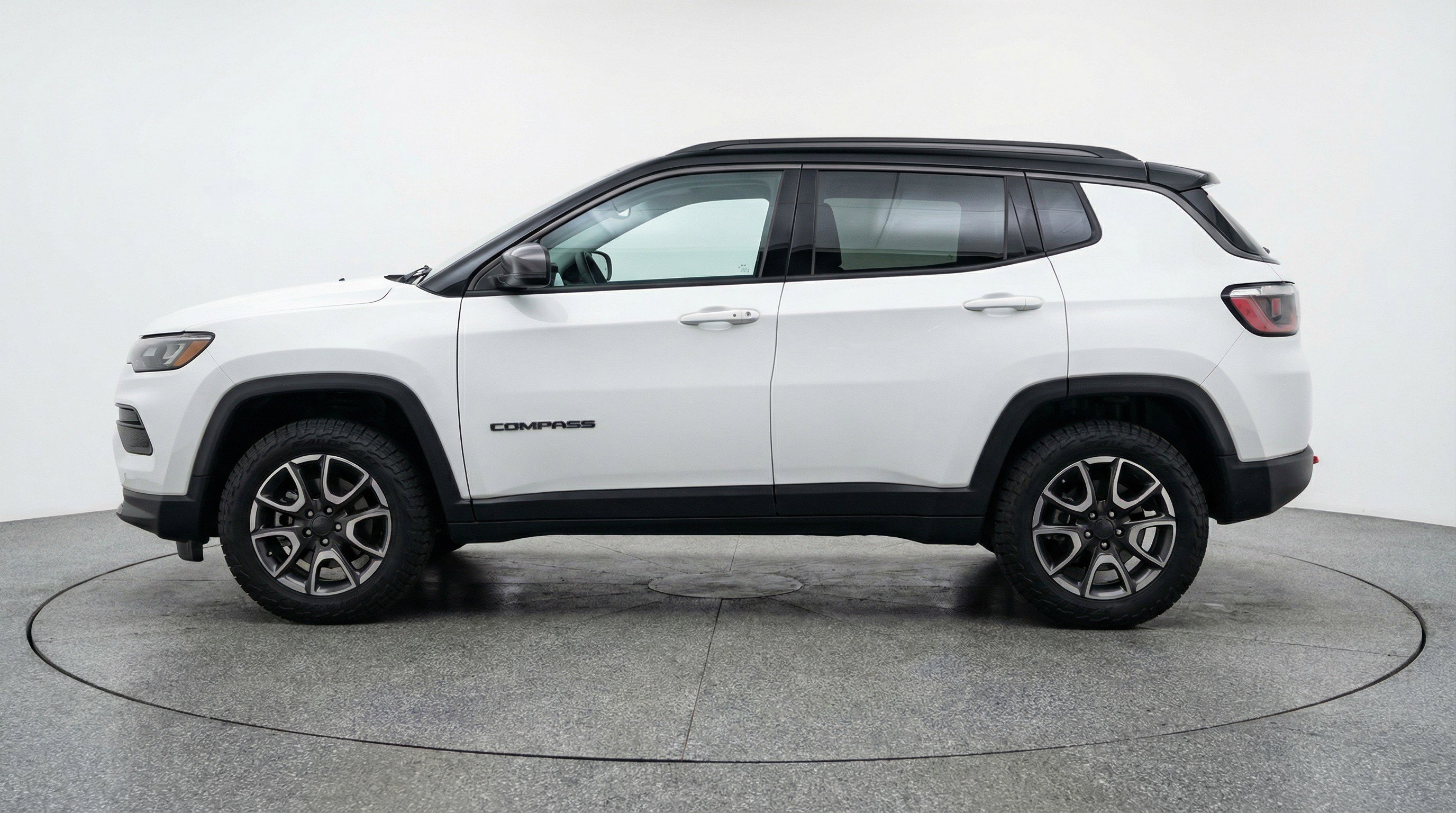 Used 2025 Jeep Compass Trailhawk w/ Trailer Tow Group image 5