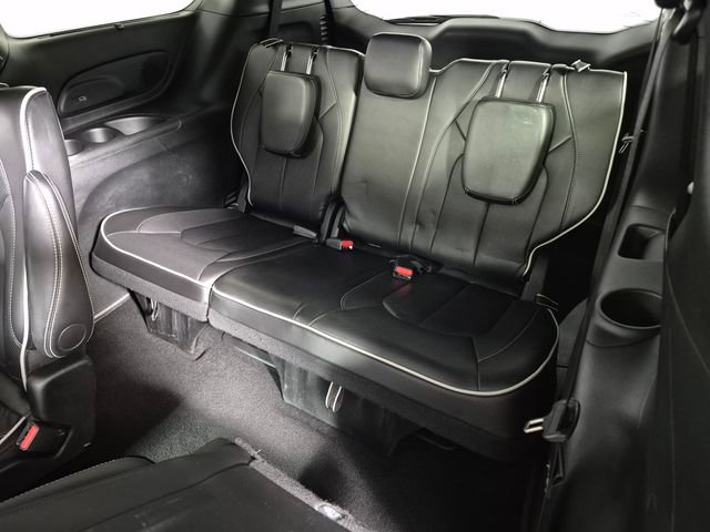 Used 2025 Chrysler Pacifica Limited image 24