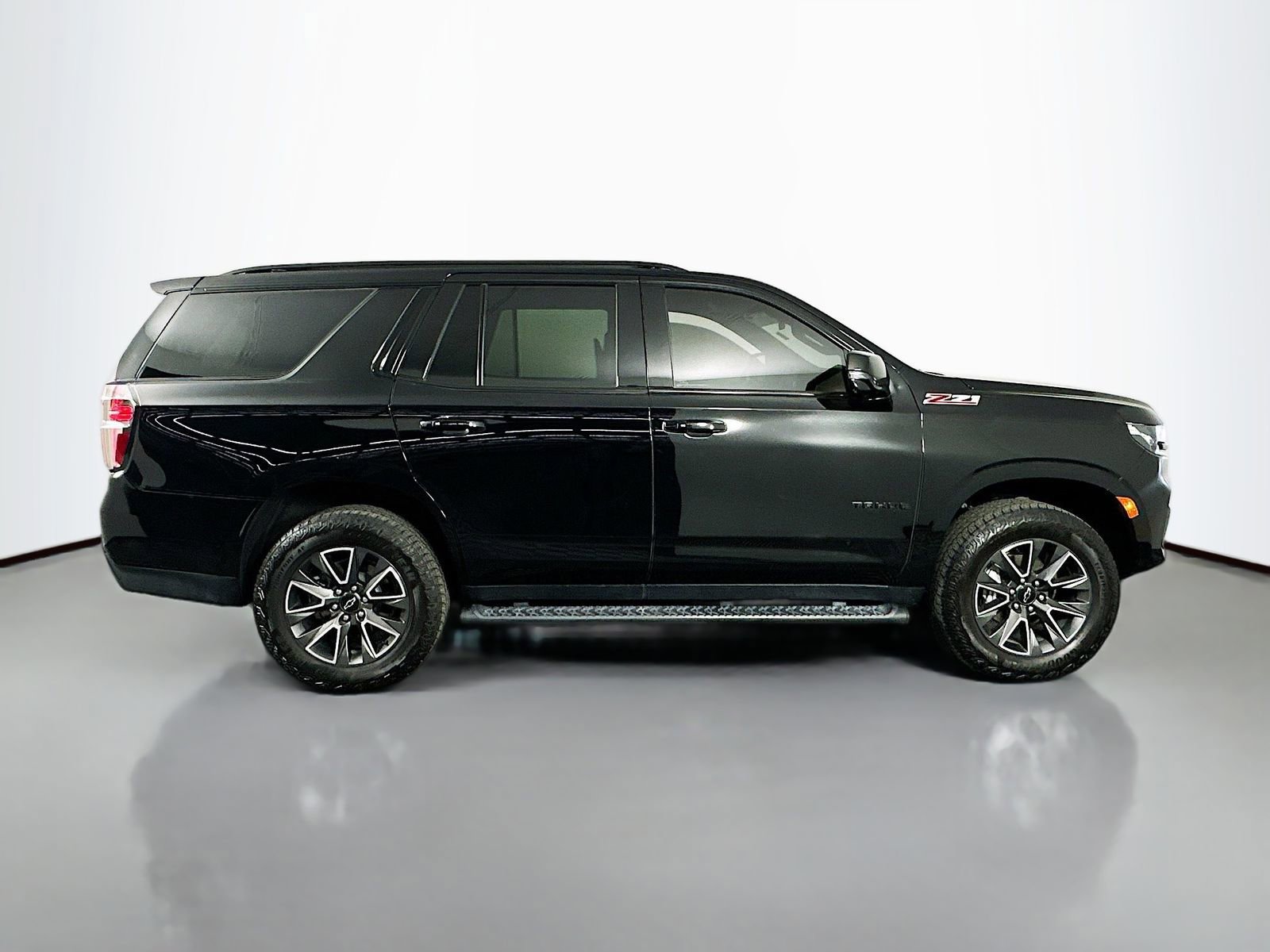 Certified 2024 Chevrolet Tahoe Z71 w/ Luxury Package AWD/4WD image 9