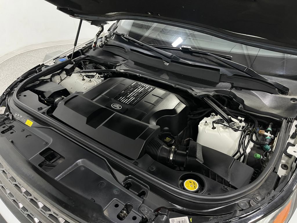 Used 2017 Land Rover Discovery SE image 27