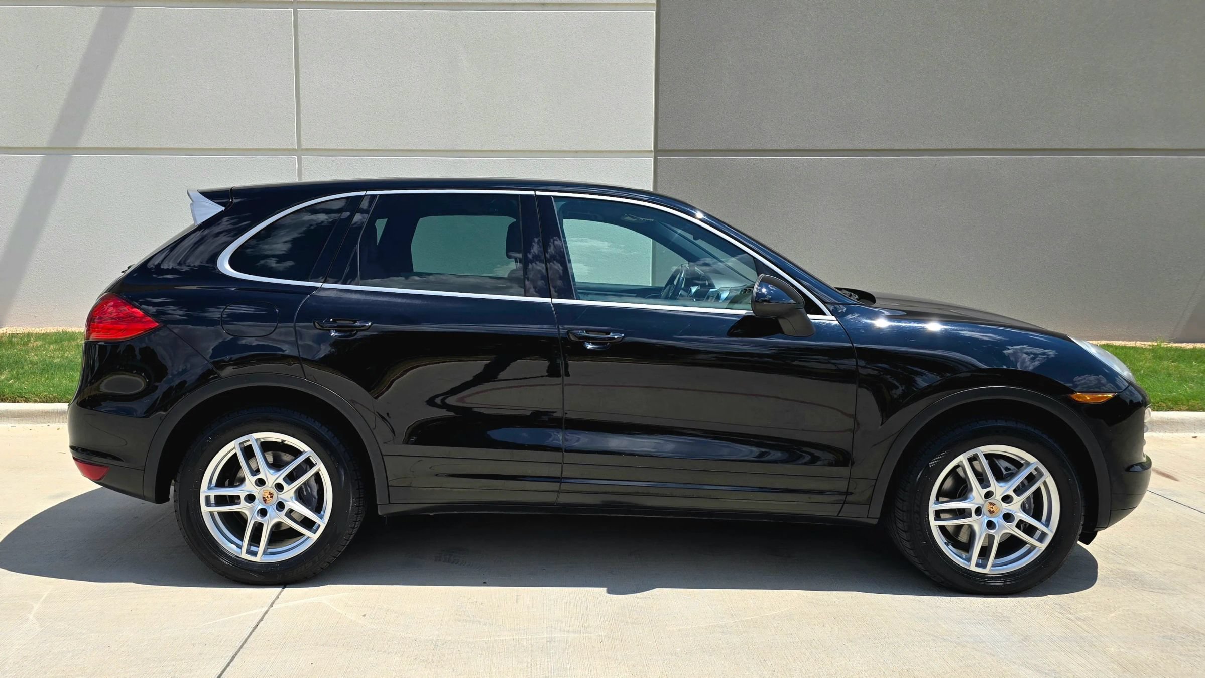 Used 2014 Porsche Cayenne Platinum Edition AWD/4WD image 8