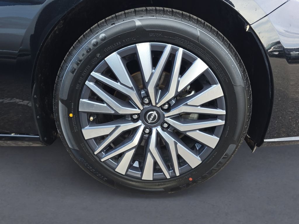 Used 2024 Nissan Altima 2.5 SV FWD image 14