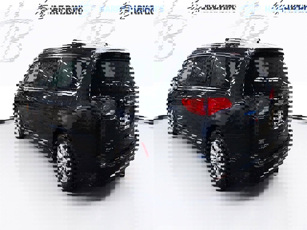 Used 2017 Chrysler Pacifica Touring-L image 2